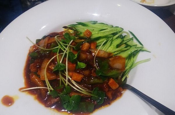 「北京炸醤醤面（名物老北京ジャージャン麺）900円」@中華美食屋 江俣店の写真