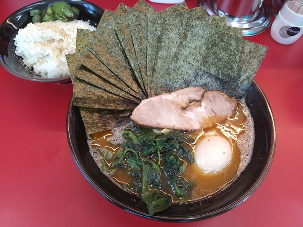 「【限定】ラーメン　のり7枚　半熟味玉　サービスライス」@横浜ラーメン 相馬家の写真