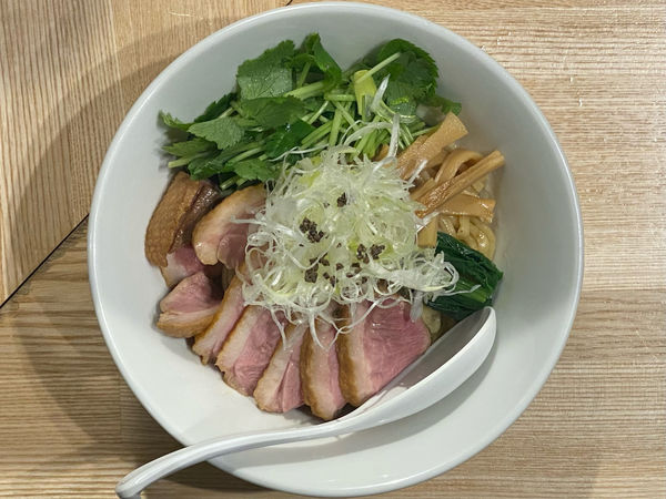 「鴨と鶏の油そばチャーシュー増」@中華ソバ ビリケンの写真