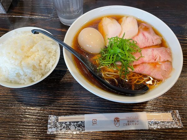 「特製醤油中華そば+小ライス」@中華そば 向日葵の写真