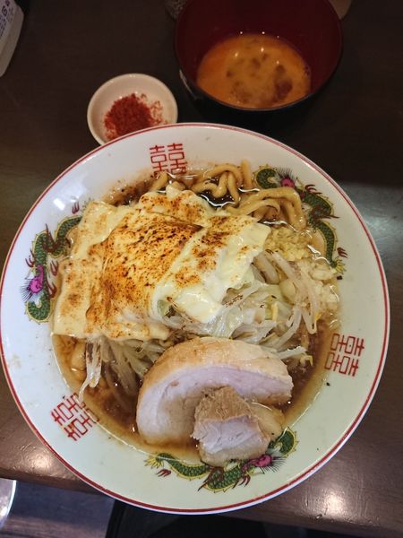 「豚魚 麺半分 かため とろける炙りチーズ 生玉子」@自家製麺 まさきの写真