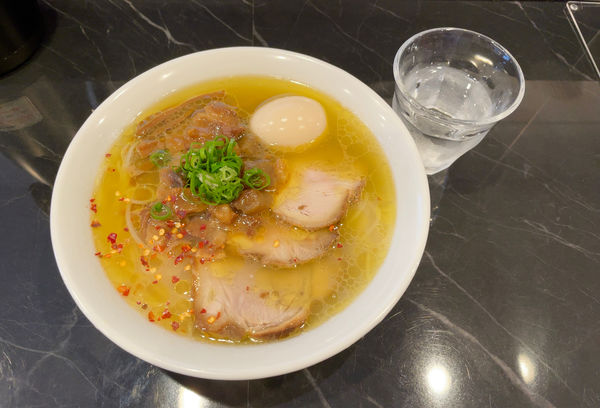 「牛すじ塩そば(米粉らぁ麺)」@Tsurumen Tokyoの写真