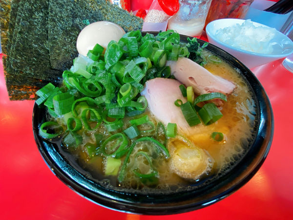 「昼飯セット¥900、九条ネギ¥100」@どんとこい家の写真