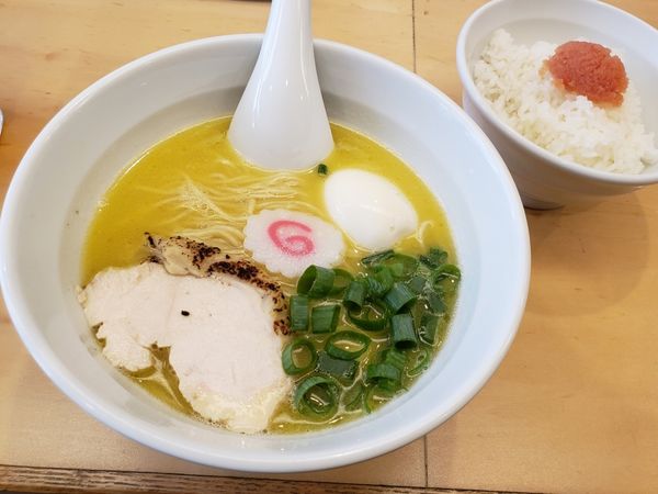 「鶏塩らーめん　味玉　ちょこっと明太子ライス増量」@ラーメン屋 つるんの写真