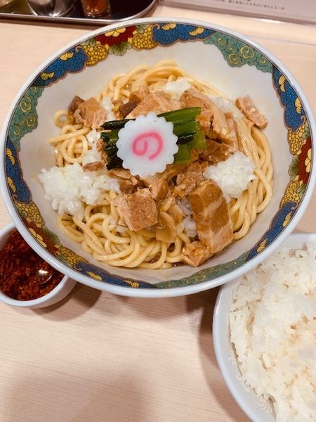 「油そば 800円　半ライス 100円」@ぷれじでんとの写真