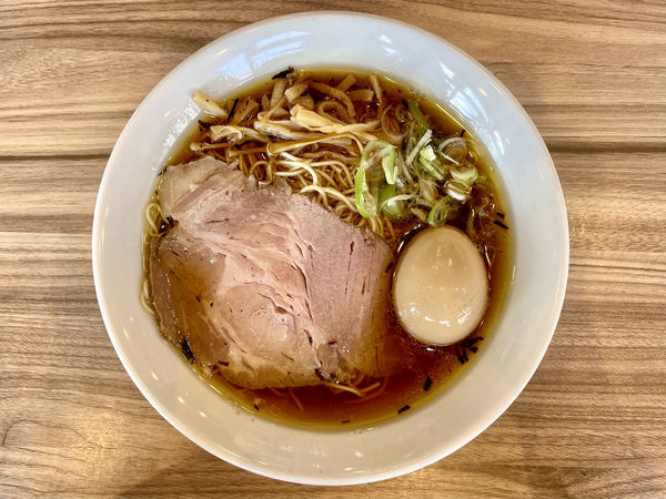「朝 ラーメン（醤油）＋ 味玉」@くじら食堂 nonowa東小金井店の写真