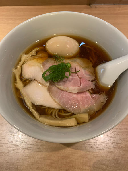 「醤油ラーメン」@らぁ麺 はやし田 新宿本店の写真