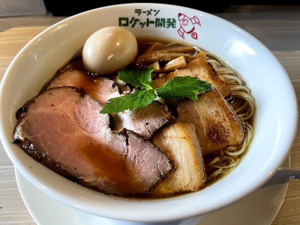 「焼き煮干しラーメン」@ラーメン ロケット開発の写真