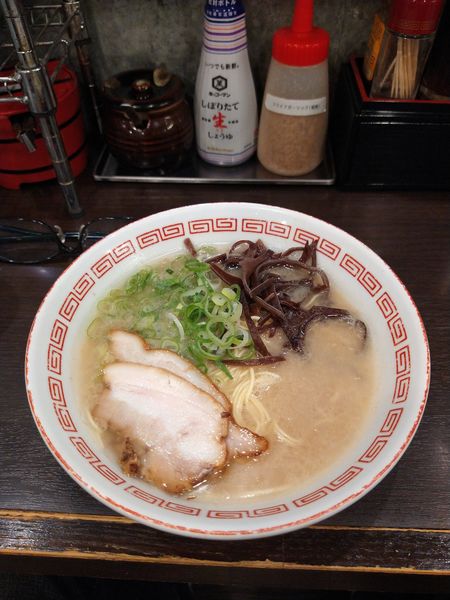 「博多ラーメン+小ライス　ランチ限定　680円」@博多らーめん 濱田屋 北千住店の写真