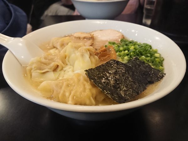 「雲呑麺」@らーめん 茂木の写真