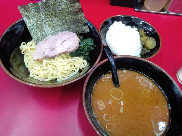 「つけ麺並６５０円＋カレー１００円　硬め濃いめ多め」@横浜ラーメン 武蔵家 北千住西口店の写真