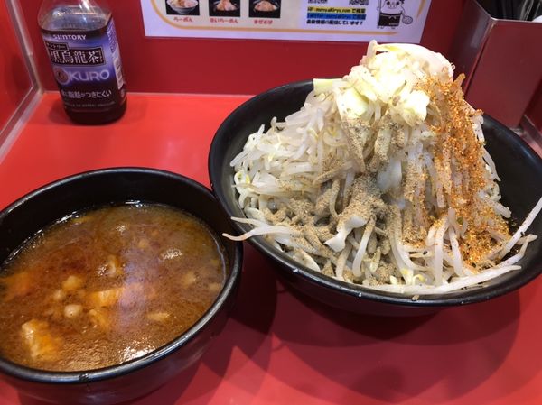 「辛いつけ麺 小、辛さ2倍＋黒烏龍茶」@麺屋 桐龍の写真