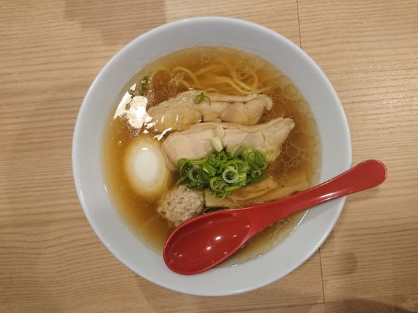 「味玉鶏塩らぁ麺」@焼鳥ヤタガラスの写真