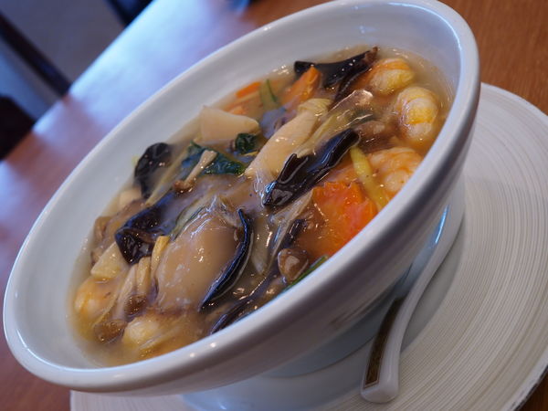 「３．海老と野菜のあんかけ麺　蝦仁湯麺、大盛」@銀座アスター 鎌倉賓館の写真