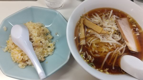 「ラーメンセット（半チャーハン付）870円」@味の中華 味の兆楽の写真