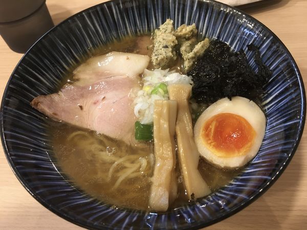 「煮干し塩らーめん」@煮干しらーめん 田中にぼるの写真