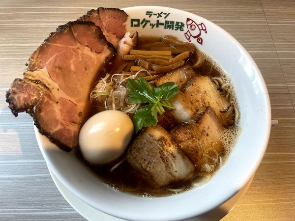 「焼き煮干しラーメン」@ラーメン ロケット開発の写真