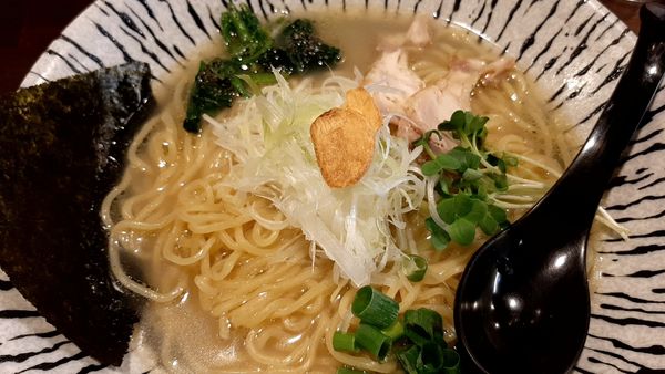 「限定鷄塩そば」@麺匠 伊助の写真