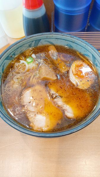 「醤油ラーメン」@焦がしネギらーめん 葱次郎 大宮東口店の写真