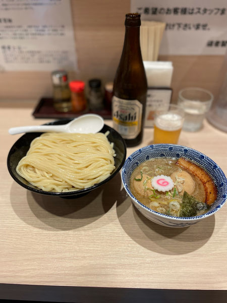 「特製つけめん (大盛り)&瓶ビール&味玉」@頑者製麺所 エキア成増店の写真