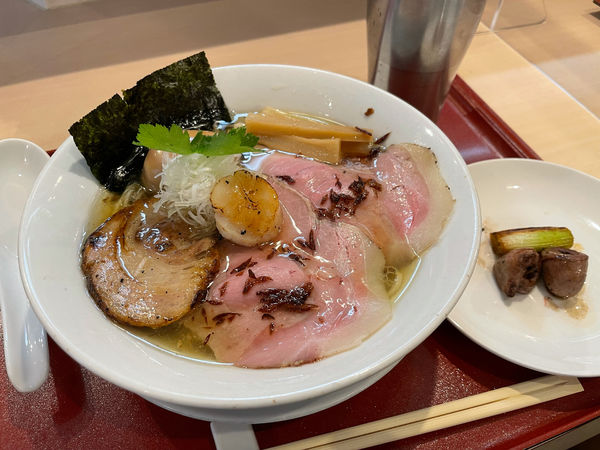 「特製金色貝そば＋かもはつ」@燃えよ麺助の写真