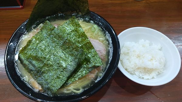 「塩チャーシュー麺中盛り1100円+半ライス100円」@横浜らーめん 峰の家の写真