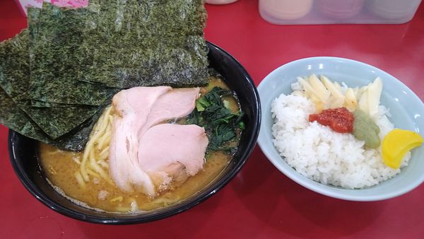 「ラーメン並¥730+のり¥90+ライス¥100-」@杉田家 千葉祐光店の写真