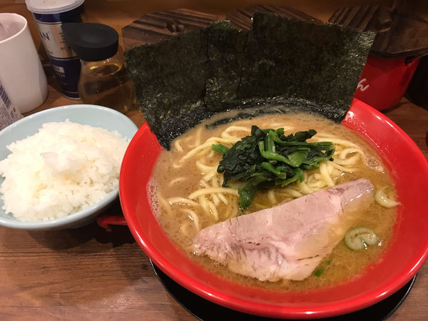 「ラーメン(730円)＋ライス(100円)」@吉祥寺 武蔵家 両国店の写真