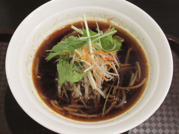 「四川辛味と痺れの効いた黒酢麺（990円）」@創作中華酒房 幸宴の写真