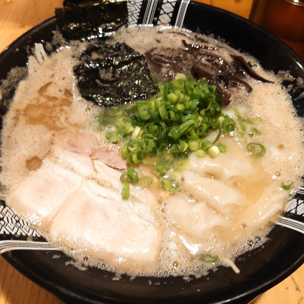 「ワンタンメン」@博多一双 祇園店の写真