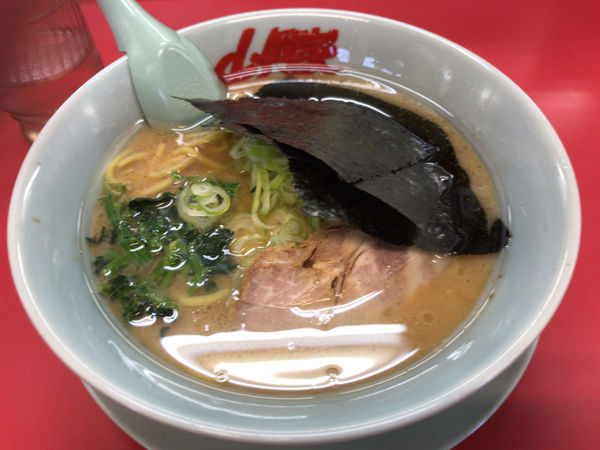 「醤油ラーメン(脂多め、味濃いめ) 670円」@山岡家 越谷レイクタウン店の写真