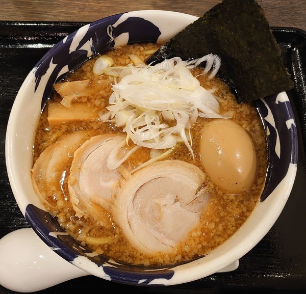 「節骨こってり肉玉らーめん(1000円)」@節骨麺たいぞう 池袋本店の写真