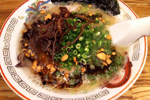 「熊本ラーメン(840円) 替玉(150円)」@博多ラーメン でぶちゃん 高田馬場本店の写真