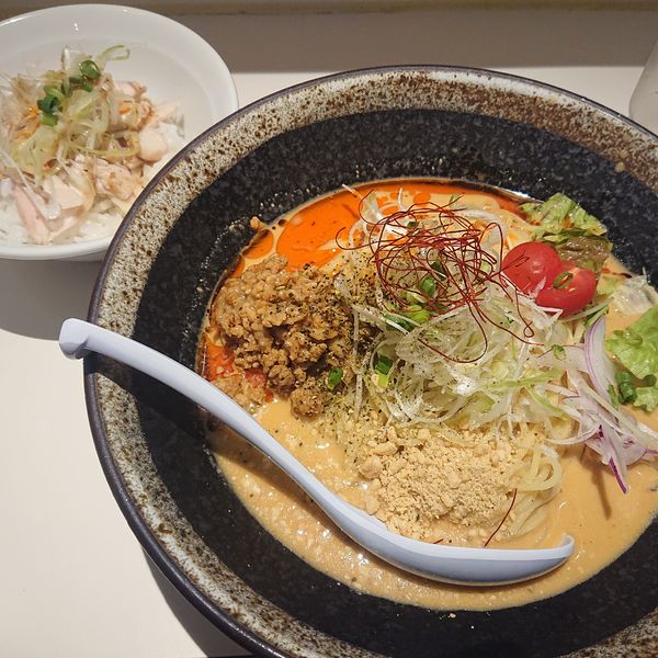 「冷やし担々麺(中)950円棒棒鶏丼210円、生ビール550円」@鶏そば朱雀の写真