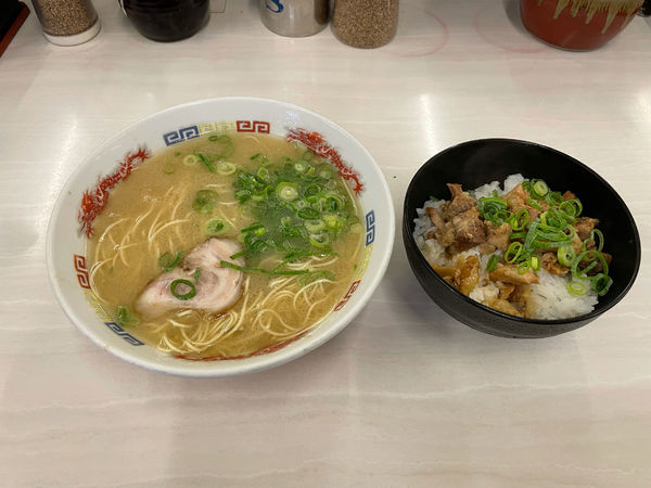 「ラーメン、チャーシュー丼」@18ラーメン 大土居店の写真
