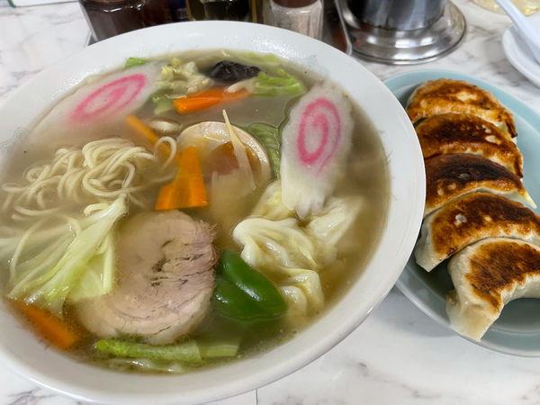「五目ラーメン780円、餃子400円」@来々軒の写真