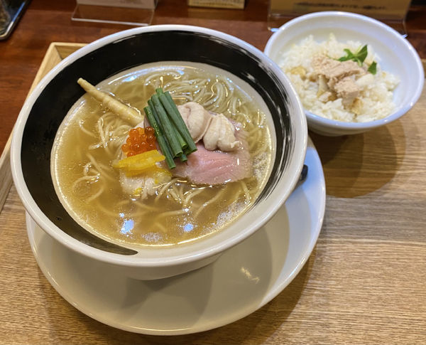 「平日限定・真鯛兜と鯛煮干の汐そば¥980&鯛めし¥250」@麺処しろくろの写真