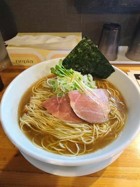 「煮干し中華 正油 中」@中華そば専門 めんやいただきの写真