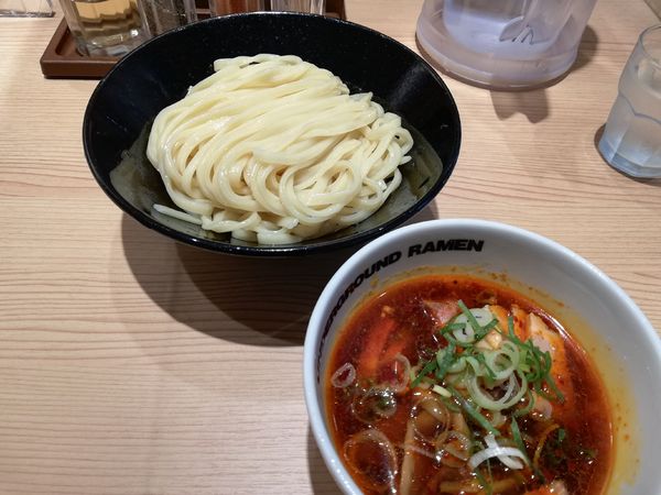 「冷やし辛肉つけめん　限定」@頑者 UNDERGROUND RAMEN 川越駅店の写真