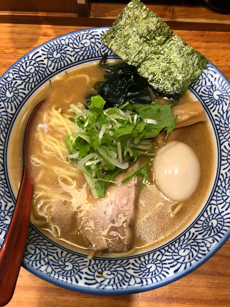 「半熟煮卵芳酵あごだし醤油ラーメン」@赤坂麺処 友の写真