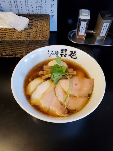 「鶏そば全部のせ手揉み太麺@1090」@らぁ麺 飛鶏の写真