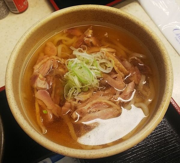 「肉うどん（冷）720円」@山形の肉そば屋の写真