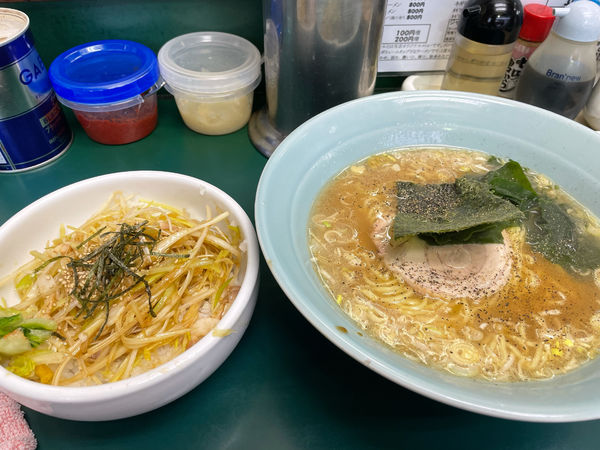 「金曜日ラーメンとネギ丼」@ラーメンショップ 花輪店の写真