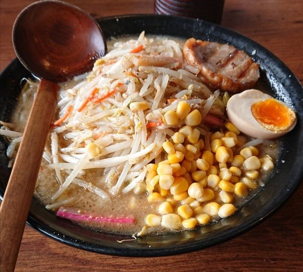 「野菜爆盛味噌ラーメン」@マルヤ商店の写真