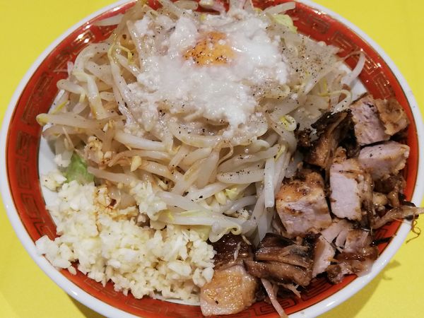 「まぜそば(並)にんにくマシ野菜マシ脂マシ」@ロケットパンチの写真