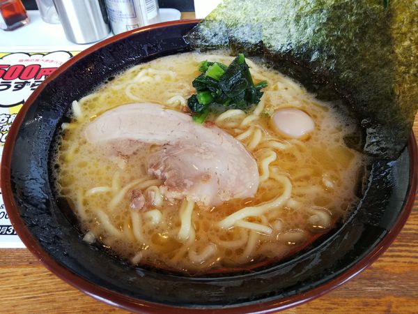 「豚骨塩　並　※かため＆濃いめ　※㋗で５００円」@横浜家系ラーメン頂家の写真