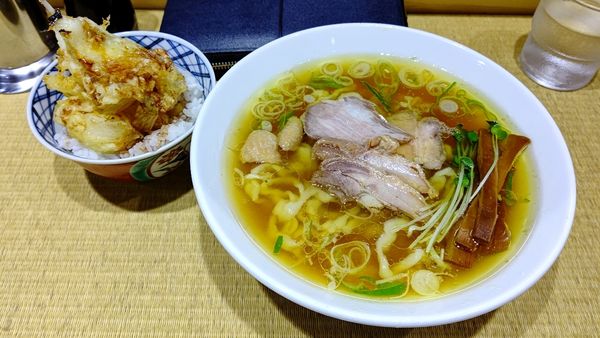 「親鳥中華そば+かき揚げ丼」@手打 親鶏中華そば 綾川の写真