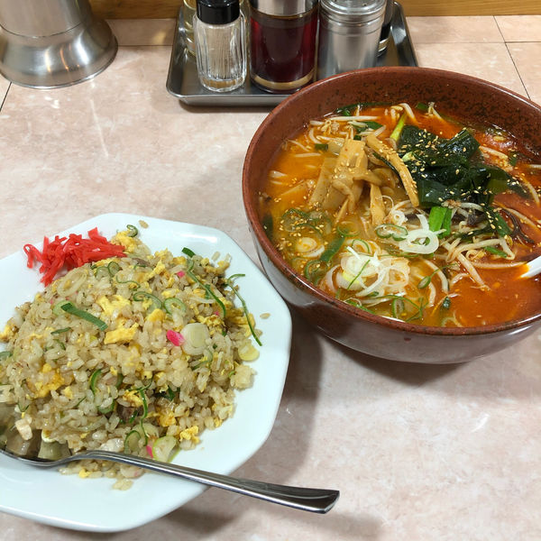 「雷らーめん＋半チャーハン」@手打ちらーめん 金龍の写真