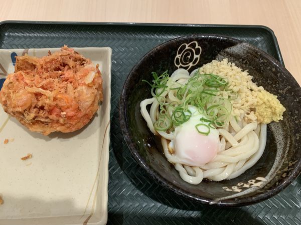 「温玉ぶっかけ（冷小）＋紅生姜かき揚げ」@はなまるうどん モリシア津田沼店の写真