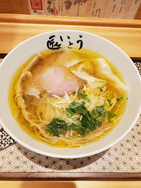 「塩らーめん（無料ワンタン）」@匠人いとうの写真